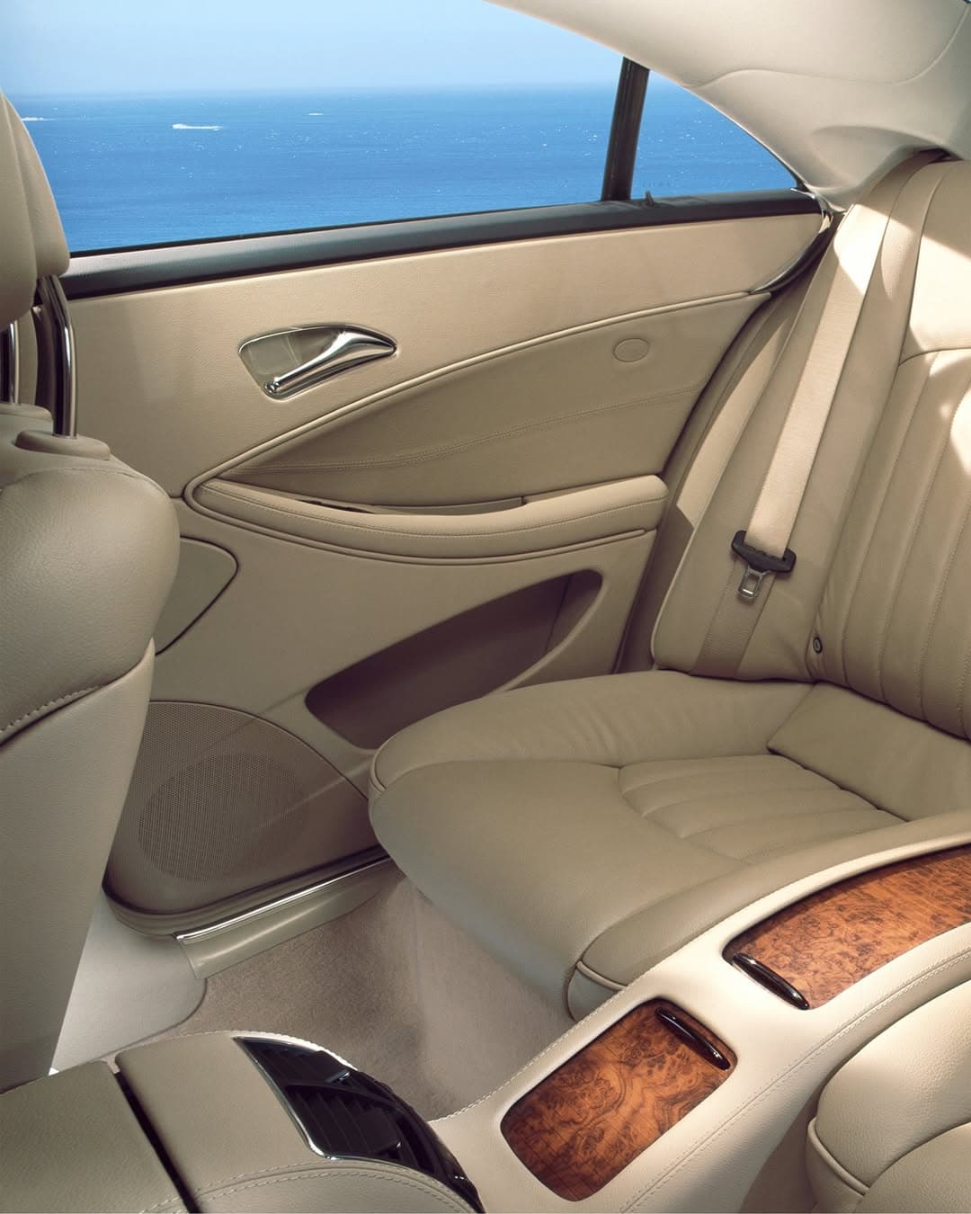 Rear individual seats